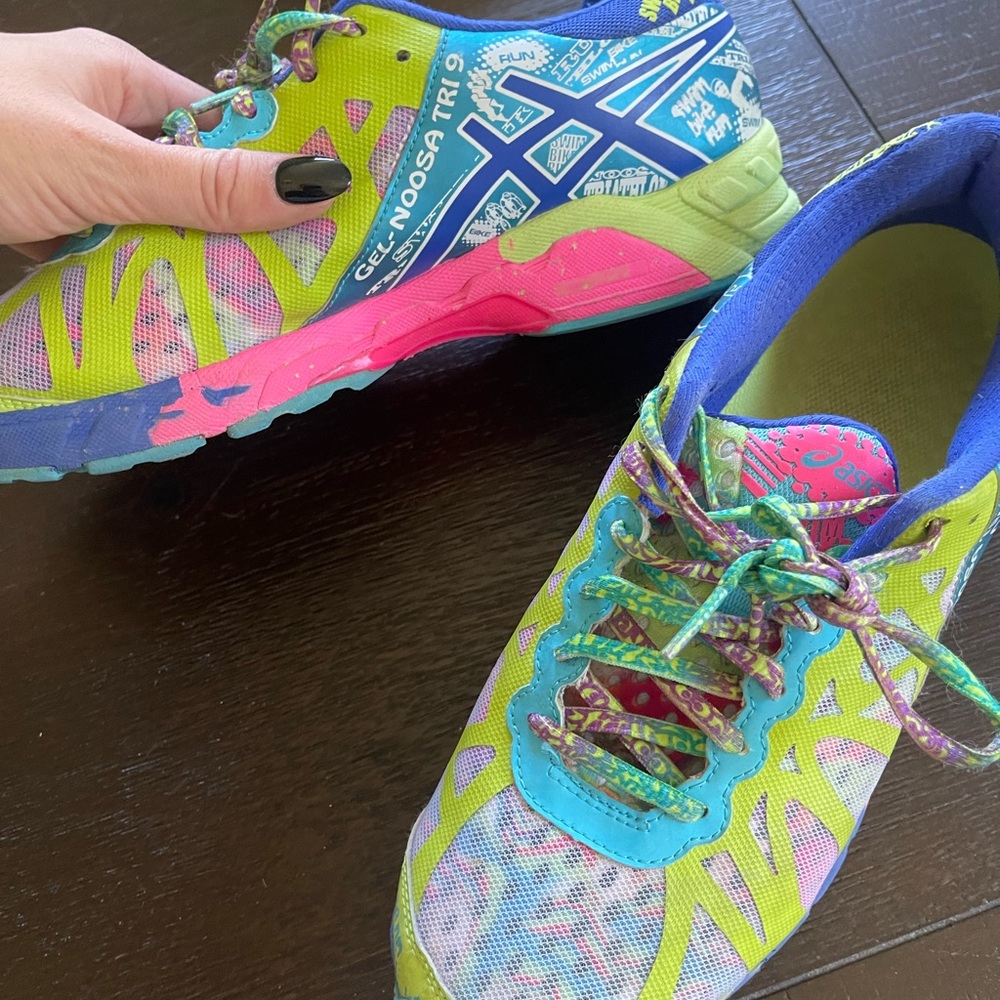 ASICS SIZE 9.5 IN GREAT CONDITION